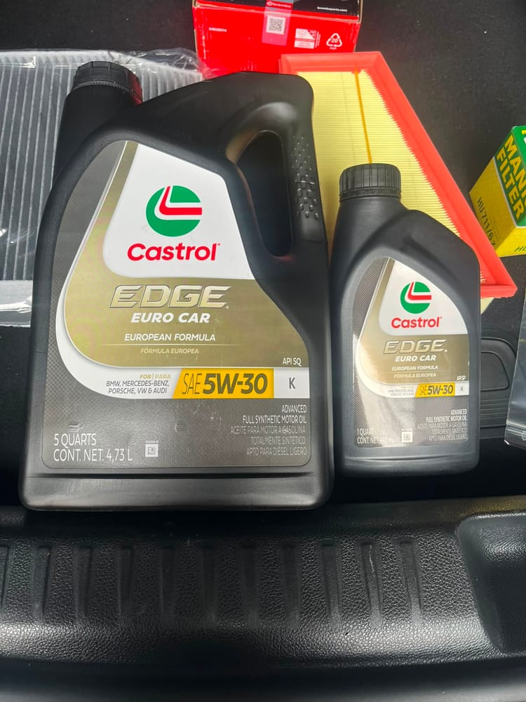 Aceite Castrol EDGE Euro Car 5W-30 y filtro de aire nuevos, listos para el cambio